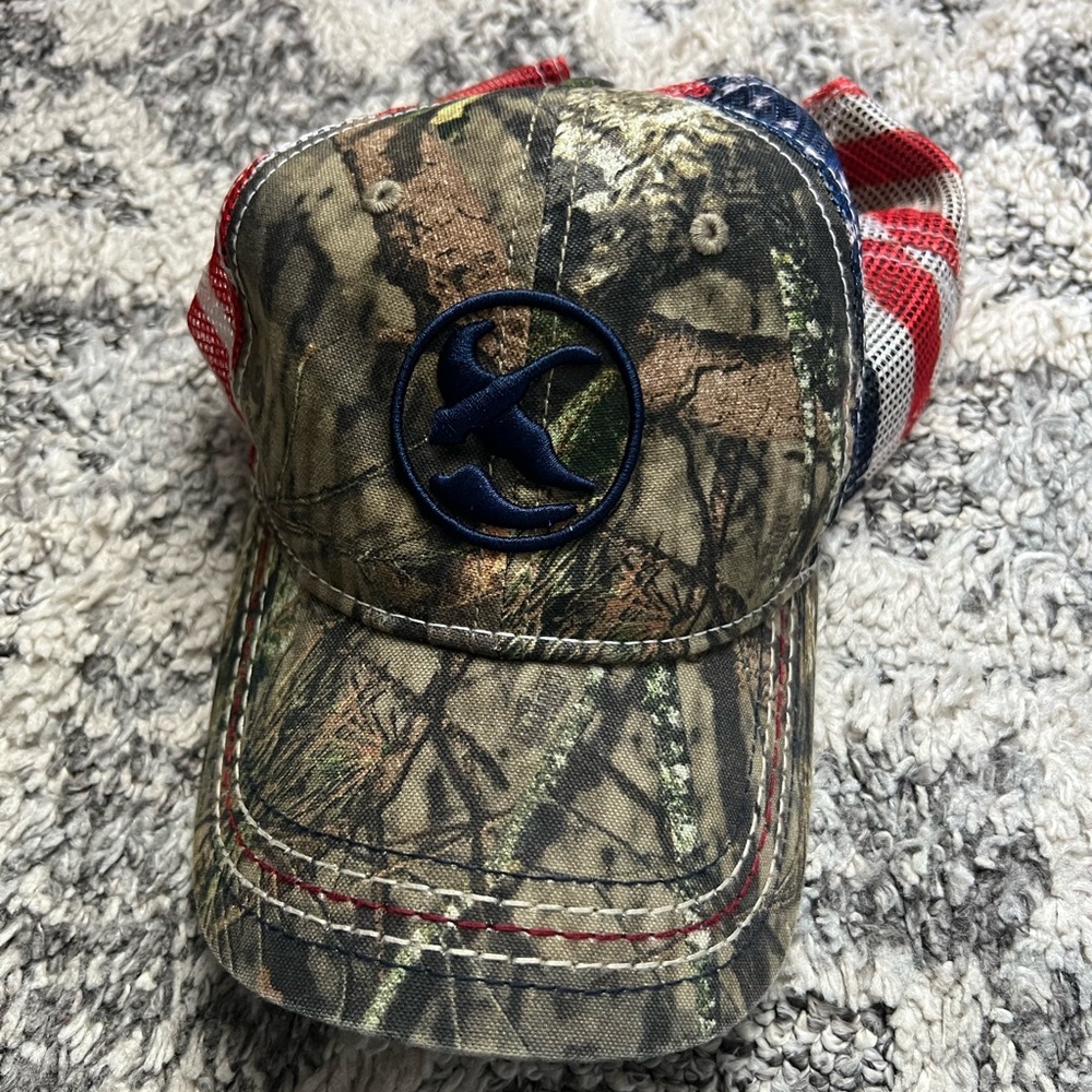 Gander Mountain Camouflage Hat with American flag mesh